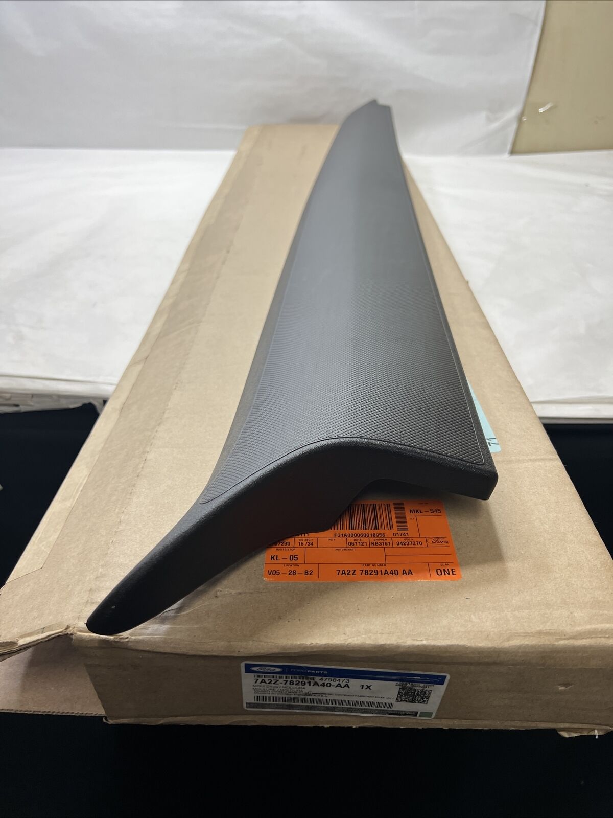 New OEM Genuine Ford Navigator Right Rear Body D Pillar Molding JL7Z78291A09AA