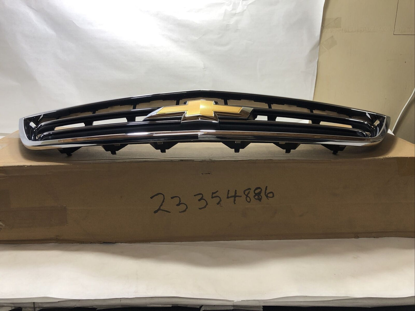 New OEM GM 2014-2020 Chevy Impala Front Bumper Upper Grille Chrome 23354886