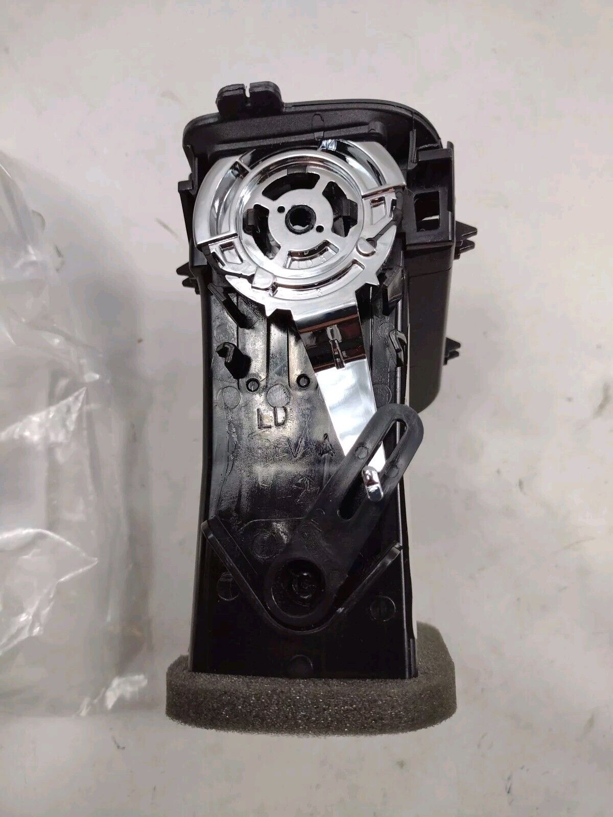 Genuine OEM Mopar Air Cond/heater Vents Right Hand 1VM62dX9AN