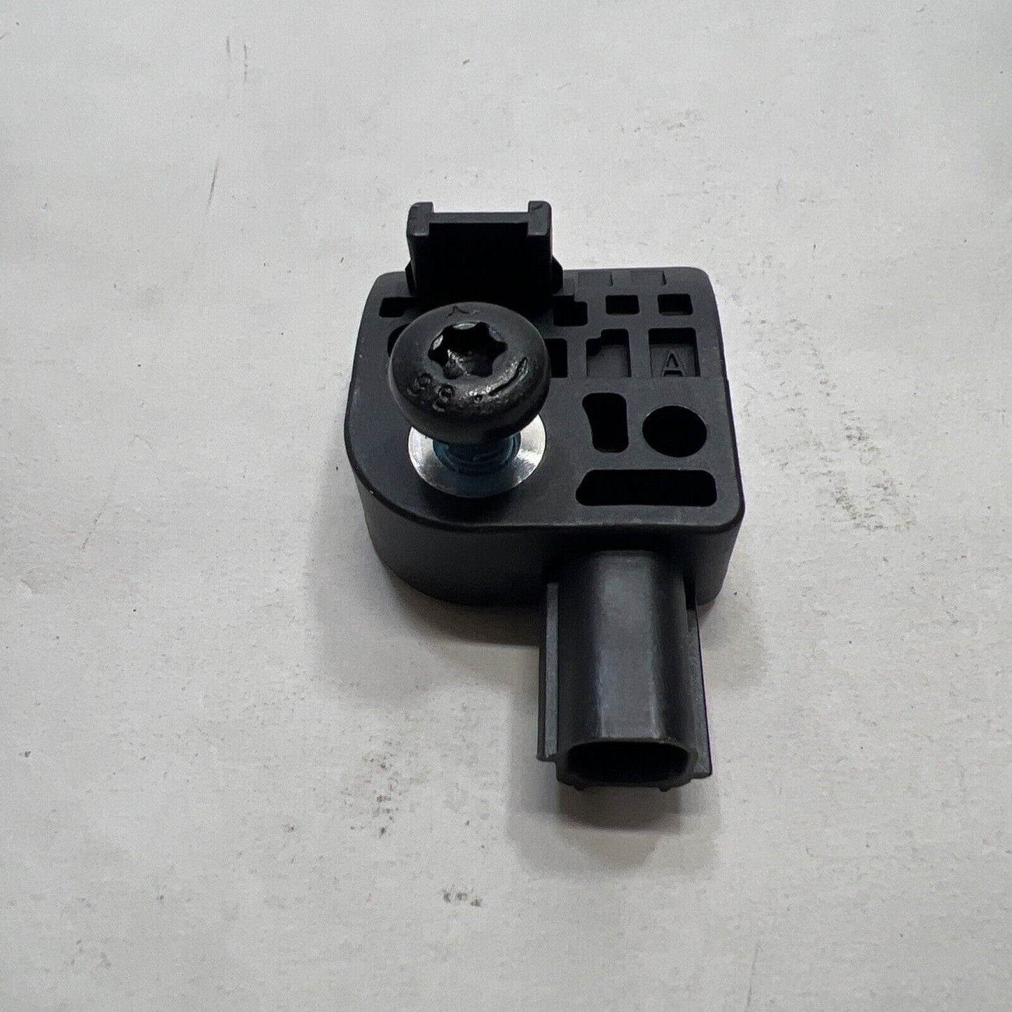 New Genuine OEM 13578678 Sensor Buick GMC Chevrolet GMC