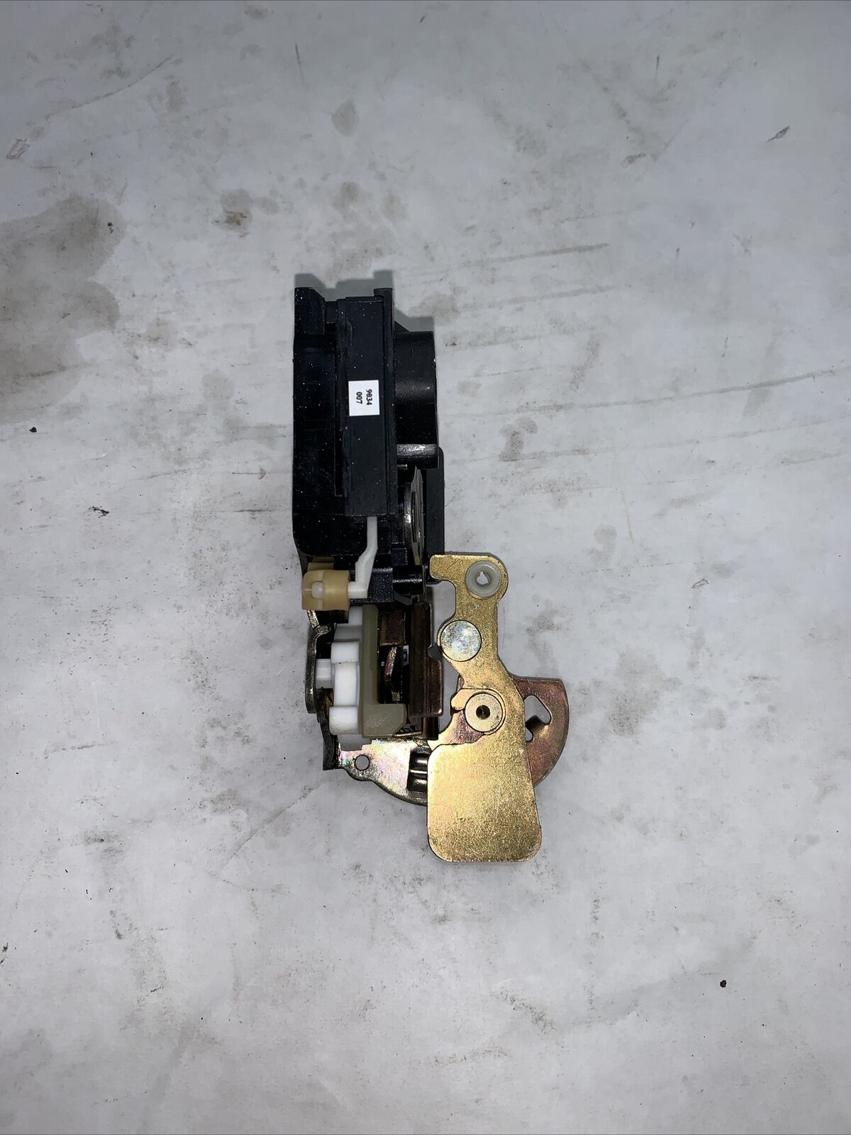 New OEM GM Venture Montana Transport Van Right Sliding Door Latch 16638520