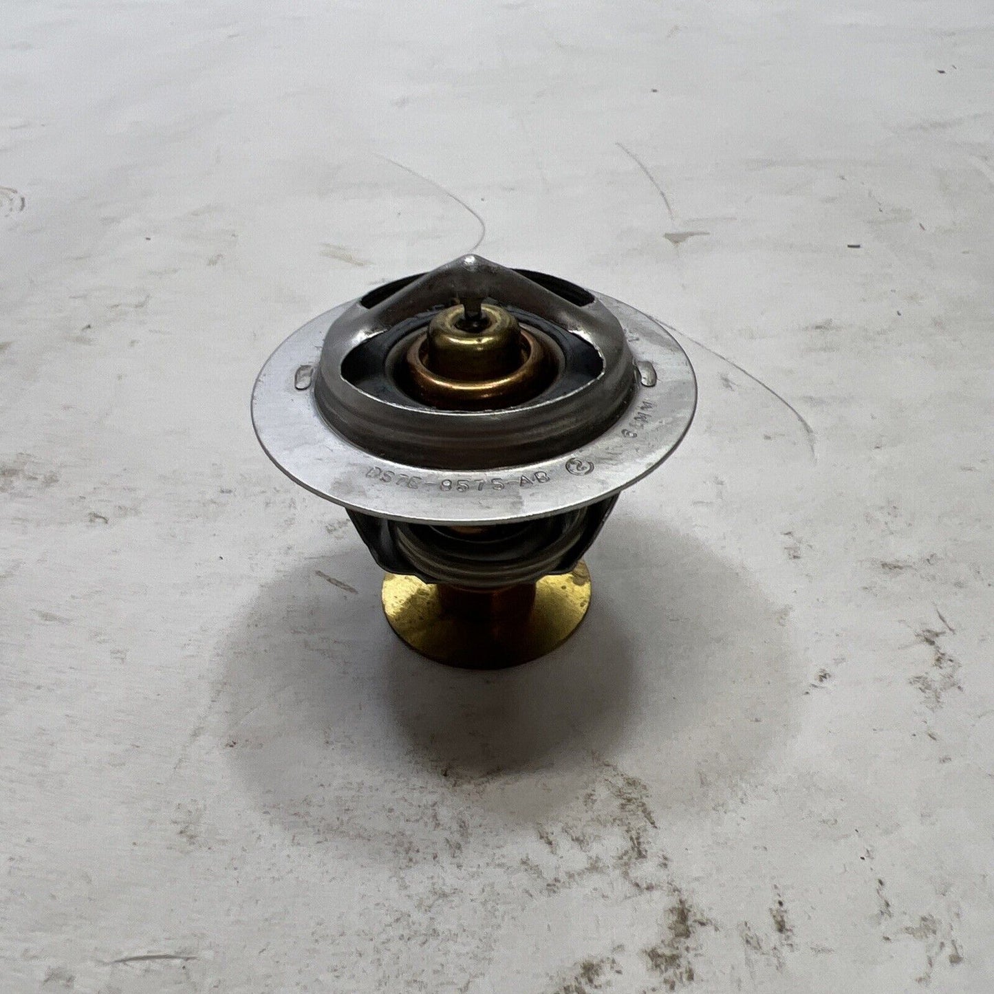 New OEM Ford Coolant Thermostat DS7Z-8575-B Motorcraft RT-1226