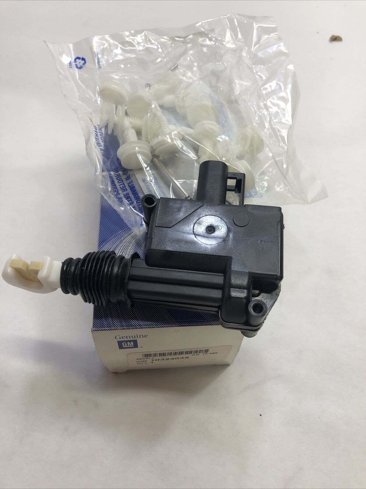 New OEM Genuine GM Chevrolet GMC Power Side Sliding Door Lock Actuator 10324035