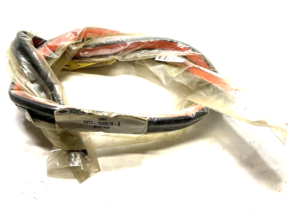 New For Ford Aftermarket Right Lower Door Weatherstrip Assembly E9TZ1520518A