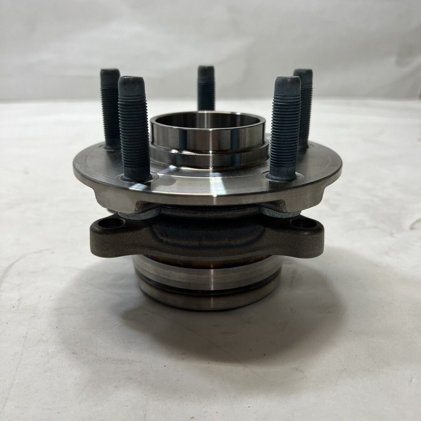 New OEM Genuine Ford Explorer 2013-2019 Wheel Hub Rear Motorcraft HUB376