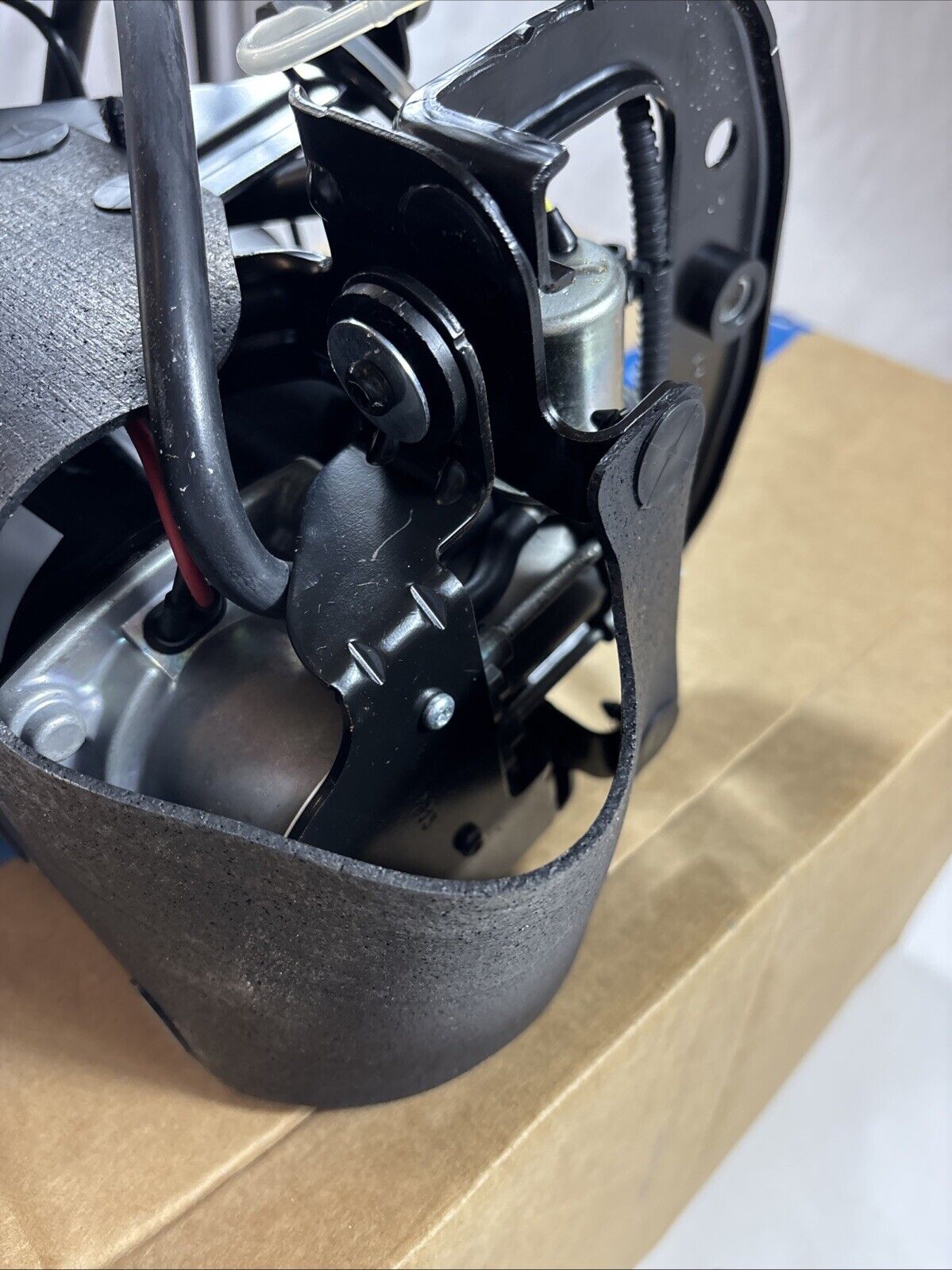 Genuine OEM GM Cadillac XTS Spring Air Compressor 2013-2019 84355910