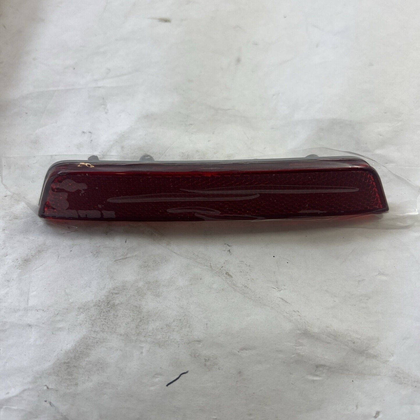 Genuine OEM GM Rear Right Passenger Side Bumper Reflector Lower Lamp 84500523