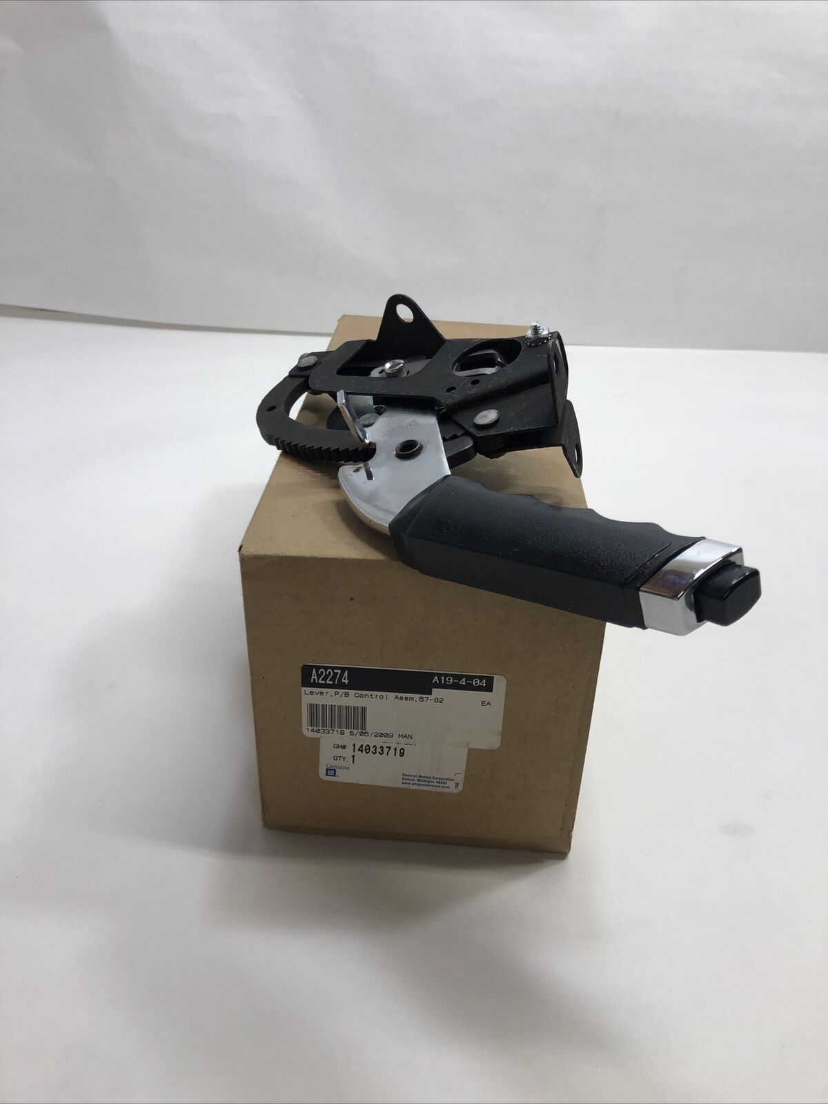 New OEM Genuine General Motors Parking Brake Lever Assembly 14033719
