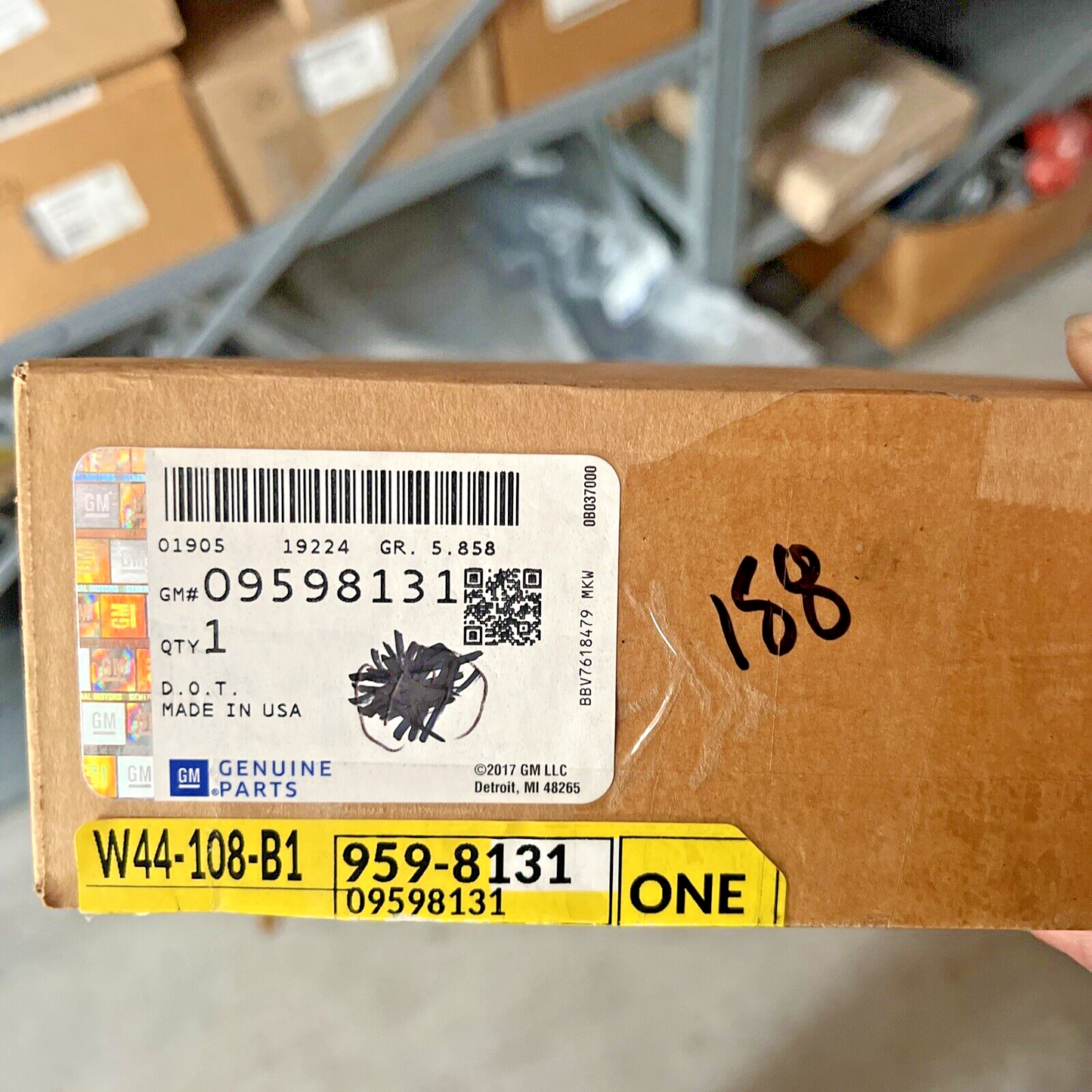 Genuine OEM GM Chevrolet Express 3500 Hub Cap with Bowtie Logo 05-14 09598131