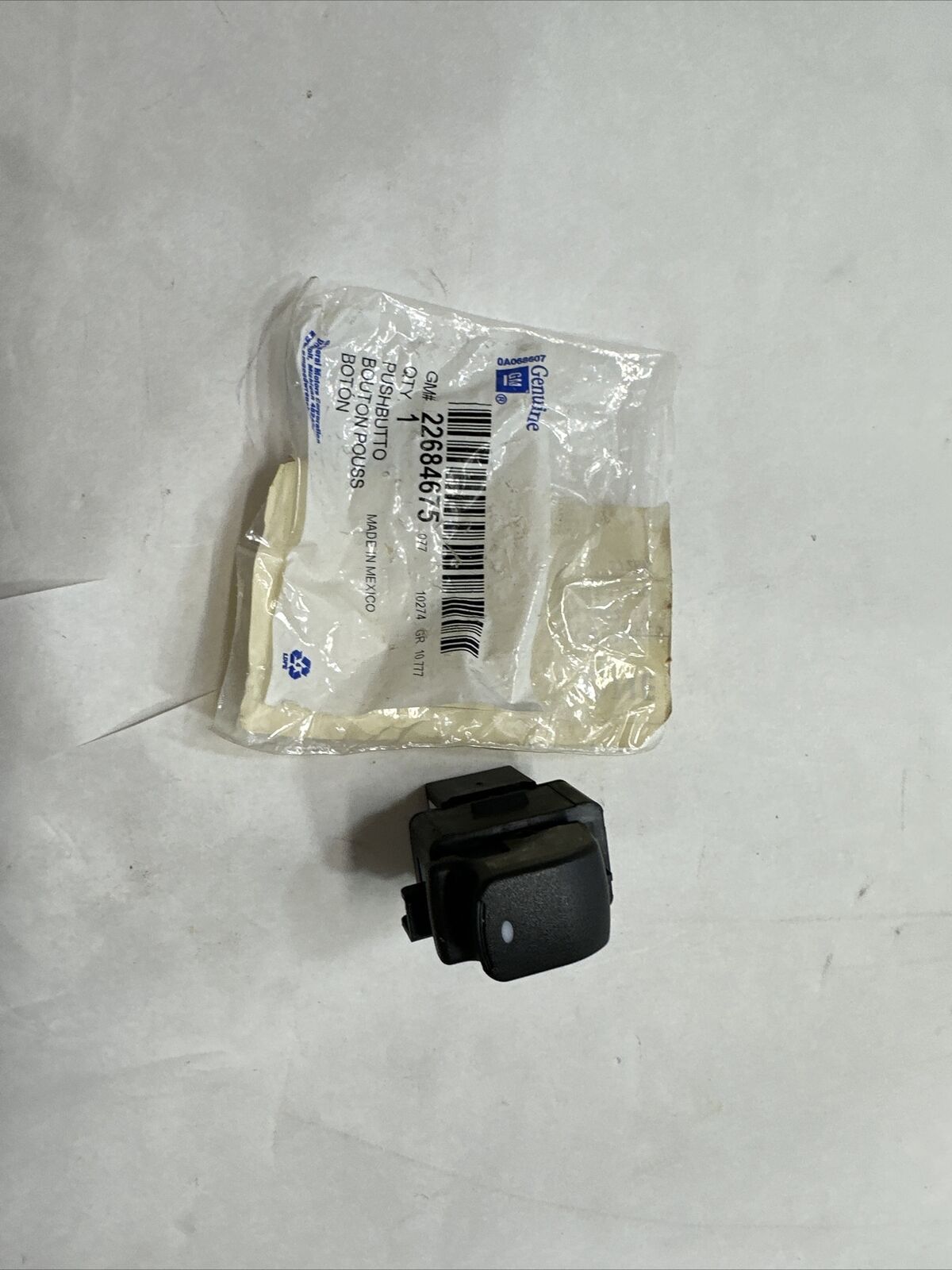 GM Chevrolet GM OEM Malibu Rear Door-Window Switch 04-13 22684675