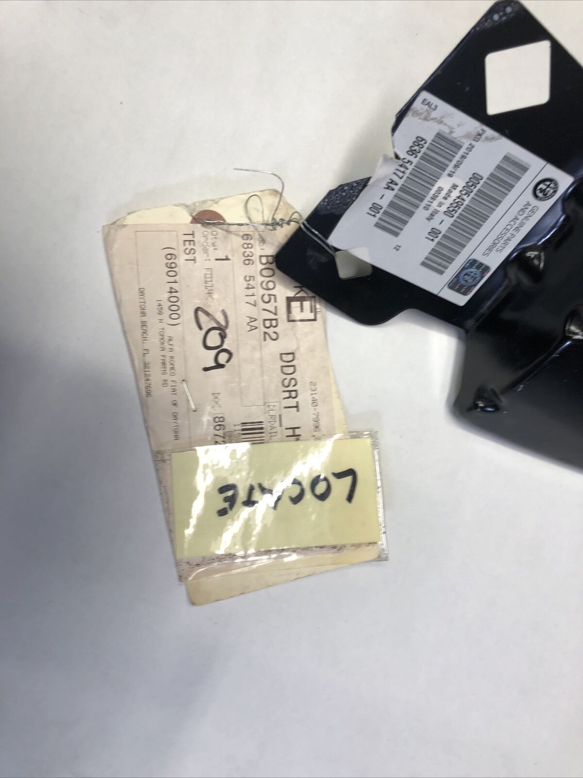 New OEM 2017-19 Alfa Romeo Front Left Upper Fender Mount Bracket 68365417AA