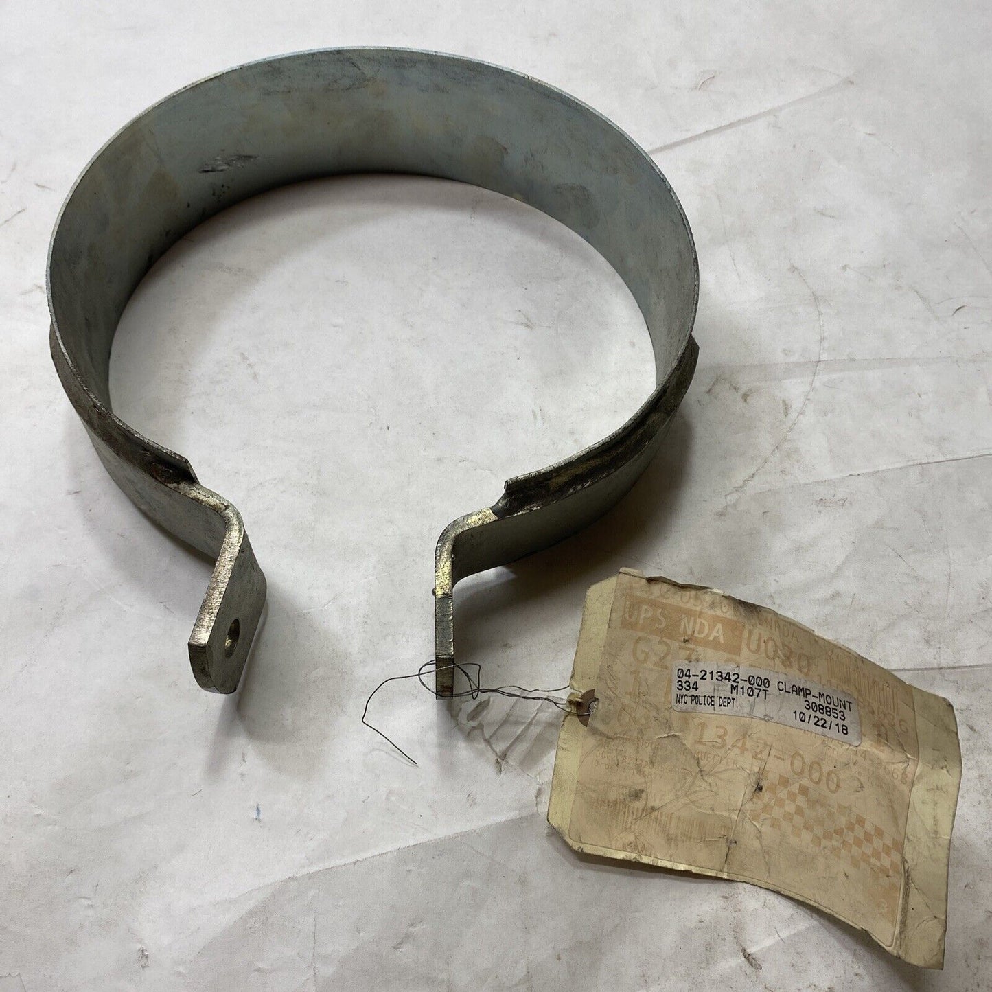 New Freightliner 04-21342-000 Muffler Mounting Clamp Freightliner