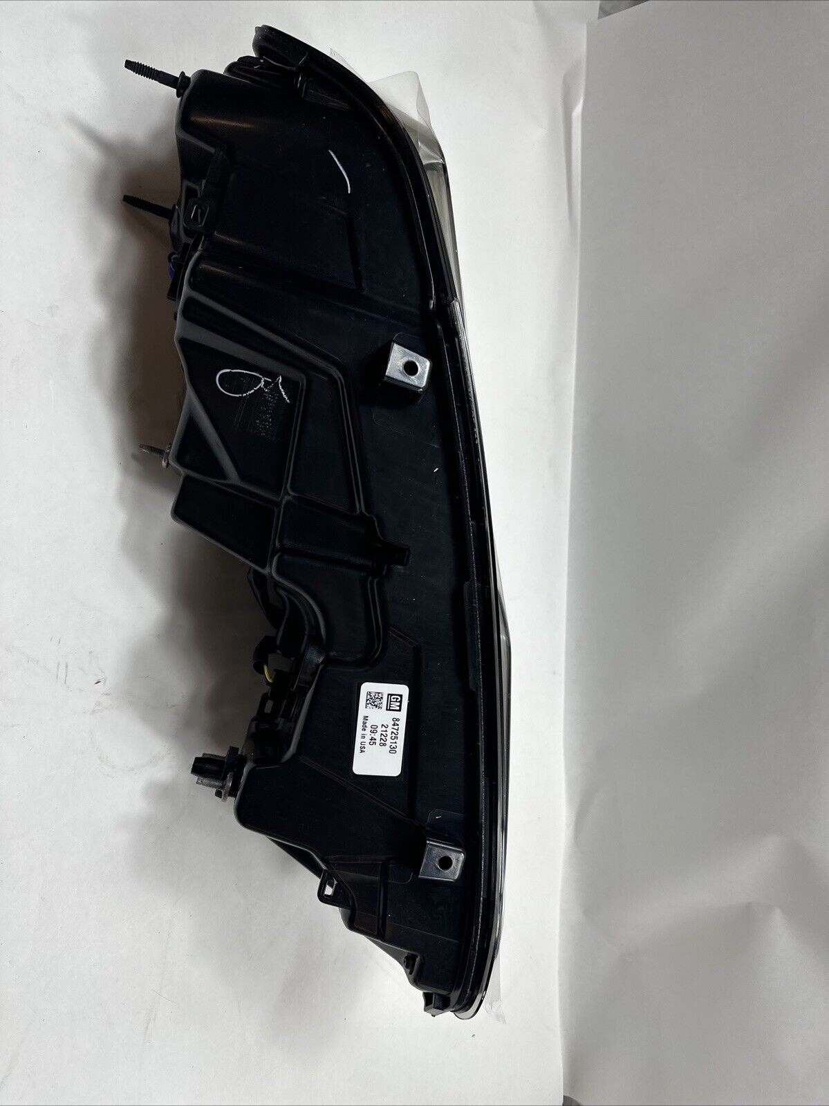 Genuine OEM GM Rear Right Side LED Smoked Tail Light Lamp 2019-2024 84725130