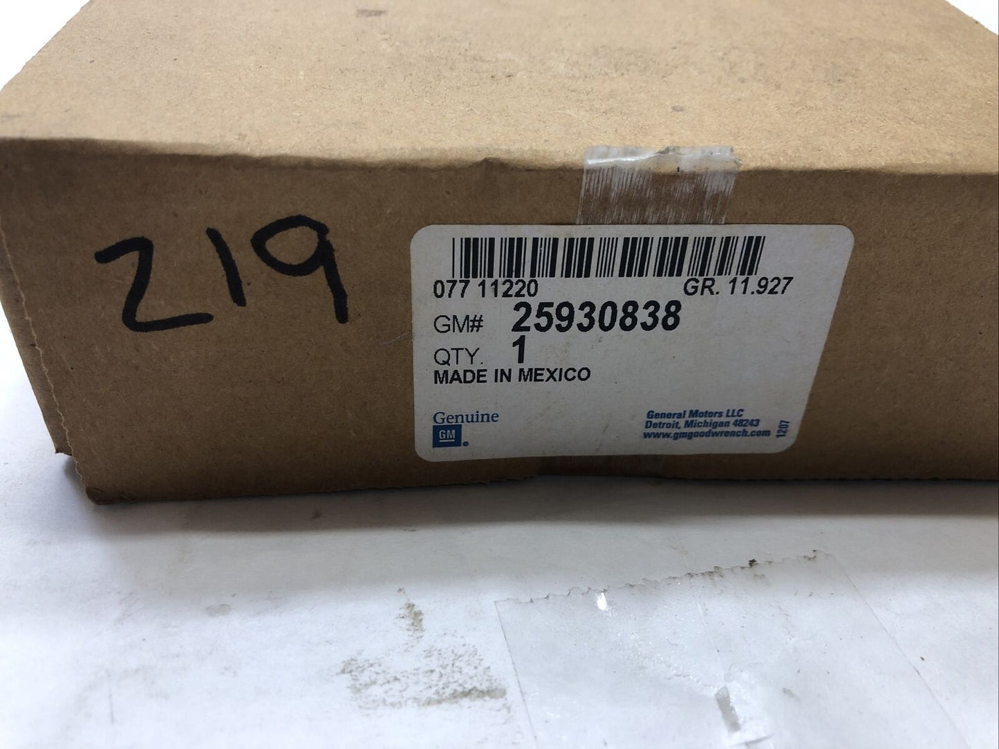 New Genuine GM OEM Dome Lamp Housing Lens  25930838