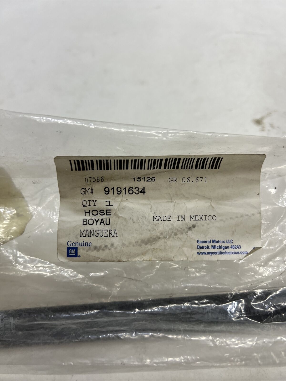 New OEM Genuine GM Saturn Hose  2000-04 9191634