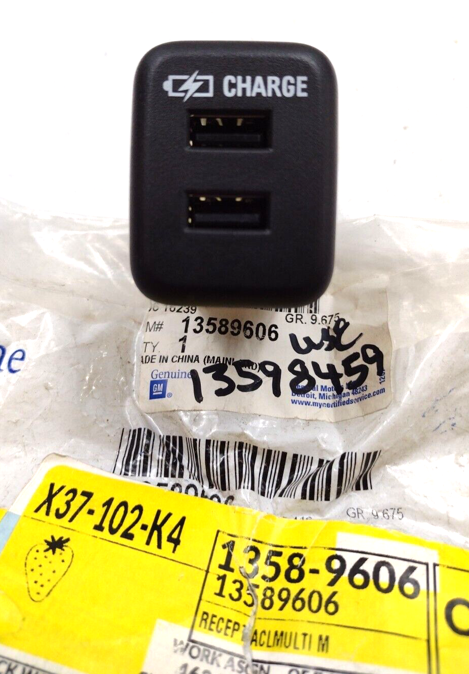 Genuine OEM GM Buick Enclave USB 2-Port Receptacle 2014-2024 13539082