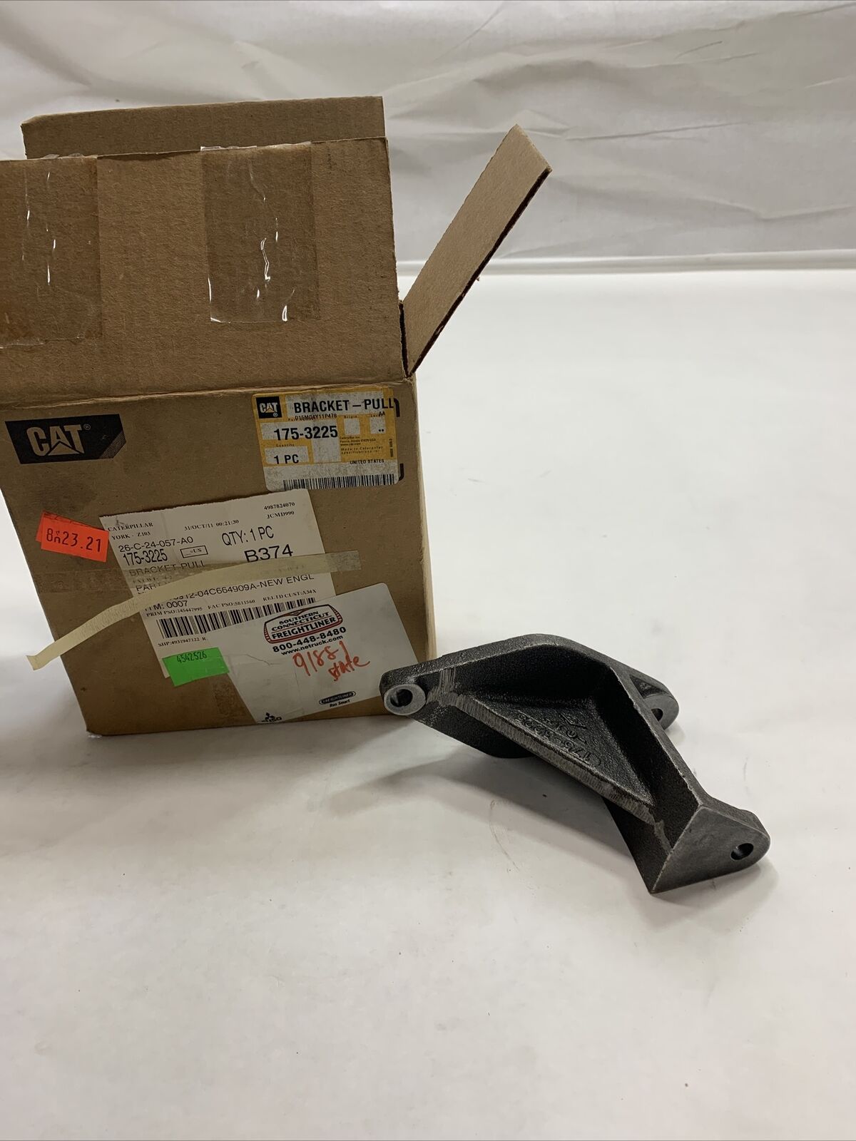 New OEM Caterpillar Bracket Pull 1753225