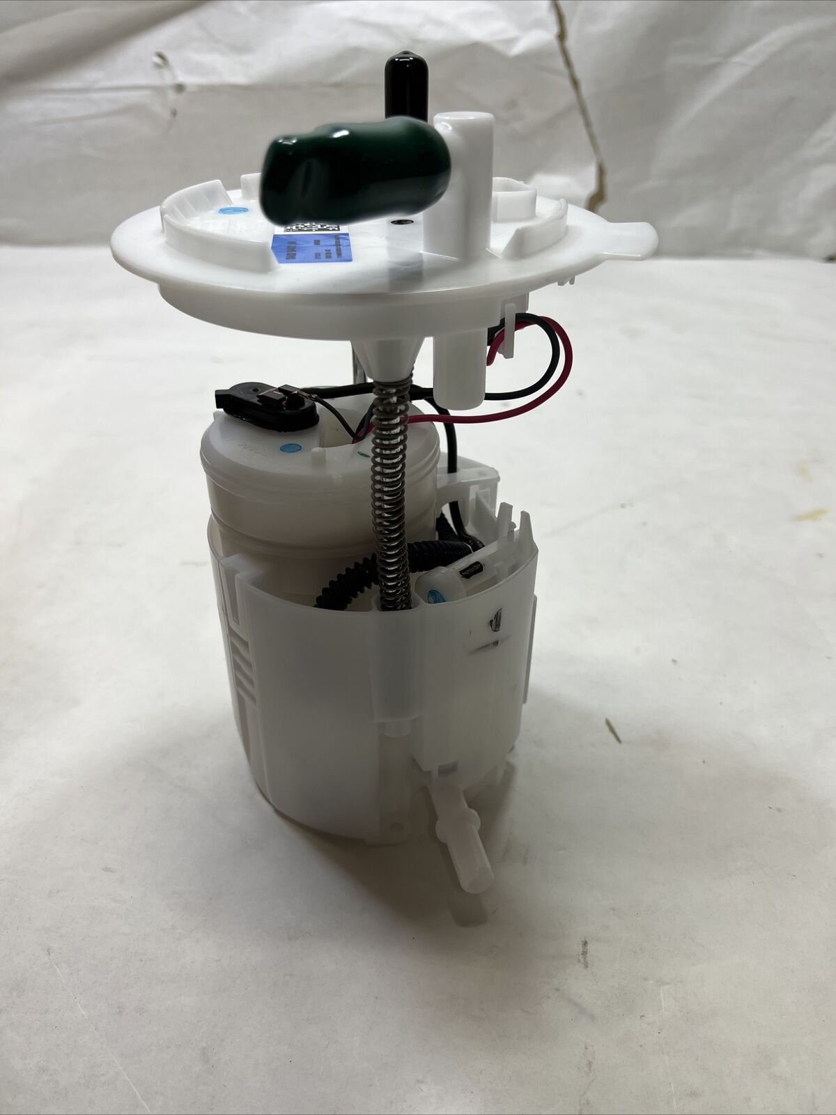 New OEM Ford Fuel Pump & Hanger Assy Motorcraft PFB106