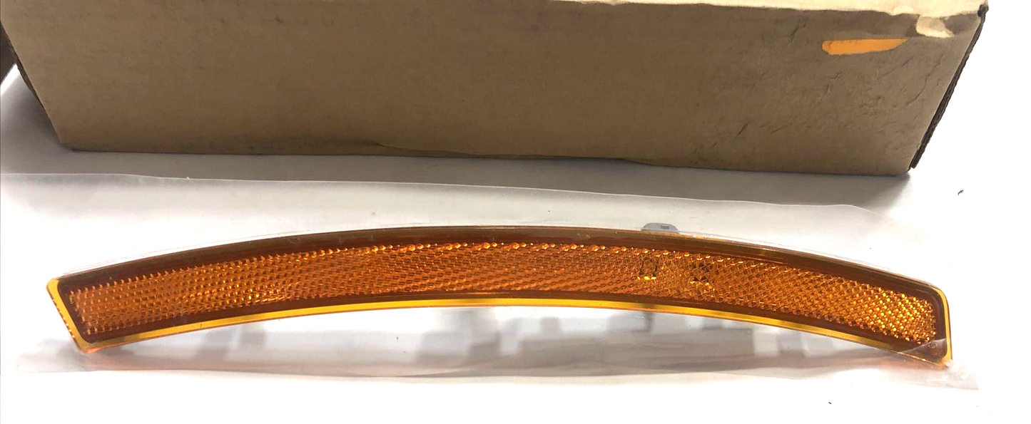 New OEM Genuine GM Chevy Corvette Side Marker 2014-2019 GM 22771197