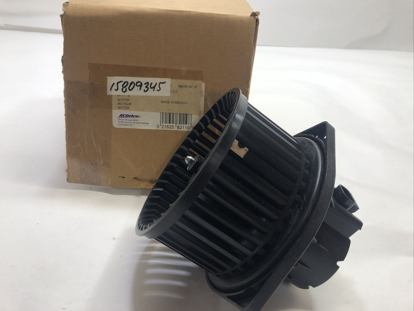 New OEM Genuine GM Chevrolet 2001-08 Heating & AC Blower Motor W/Wheel 15809345