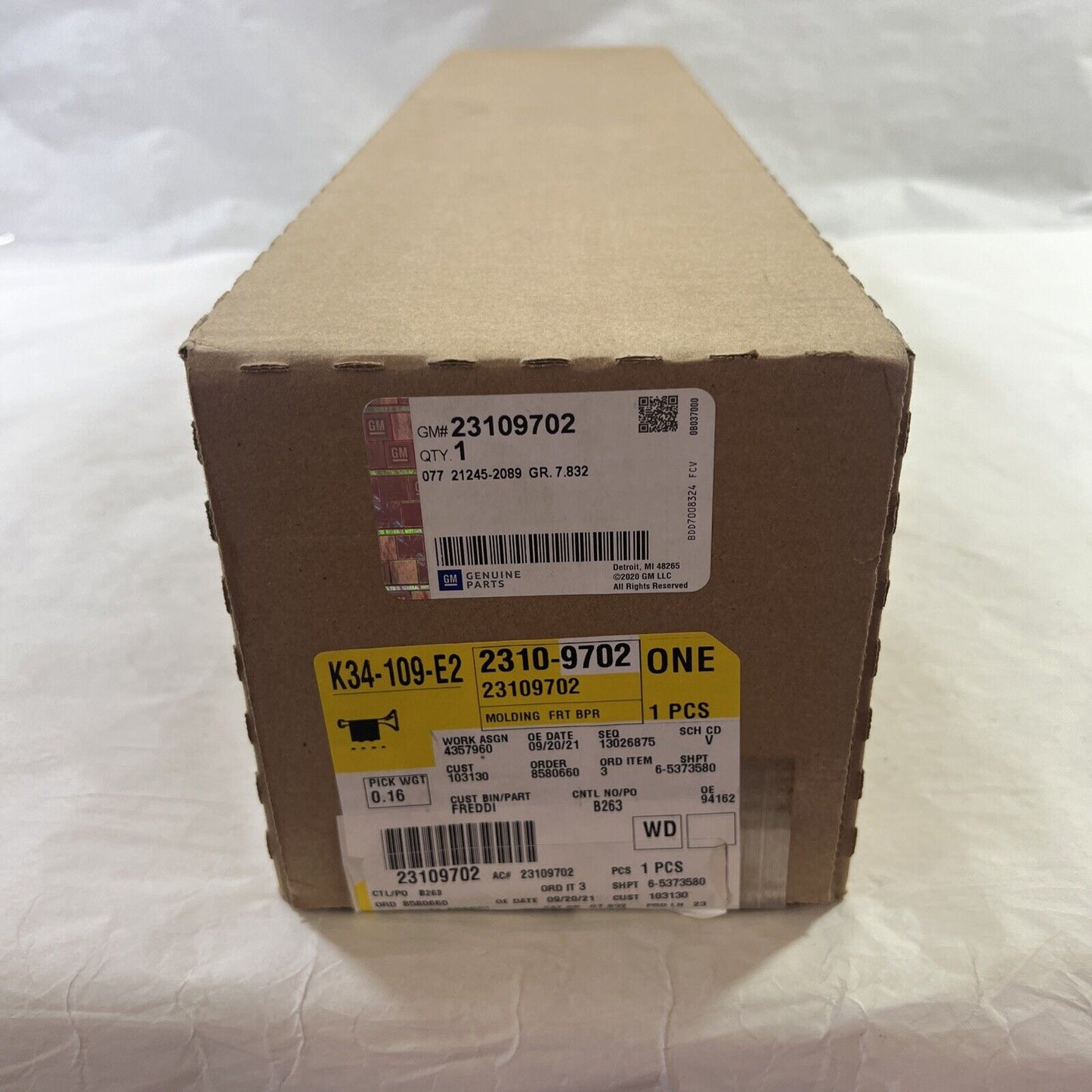 Genuine OEM GM Regal Right Passenger Side Bumper Trim Molding 2015-2017 23109702