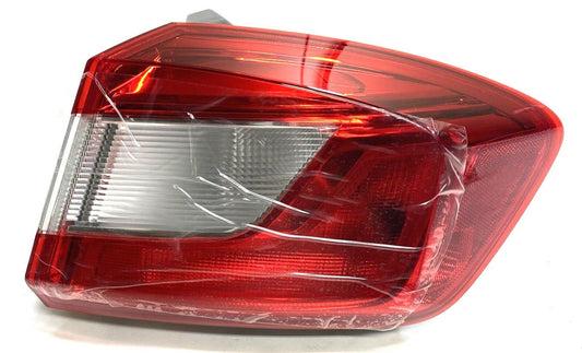 New OEM GM Chevy Cruze Tail Light GENUINE Passenger Side 2016-17 84078119