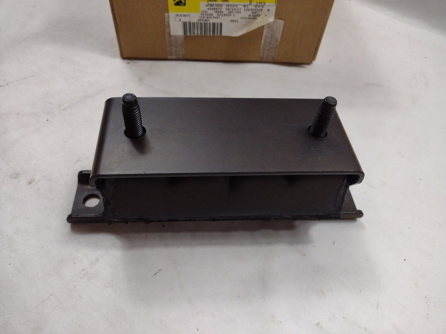 Genuine OEM GM GMC Yukon Automatic Transmission Mount 2007-2014 15840278