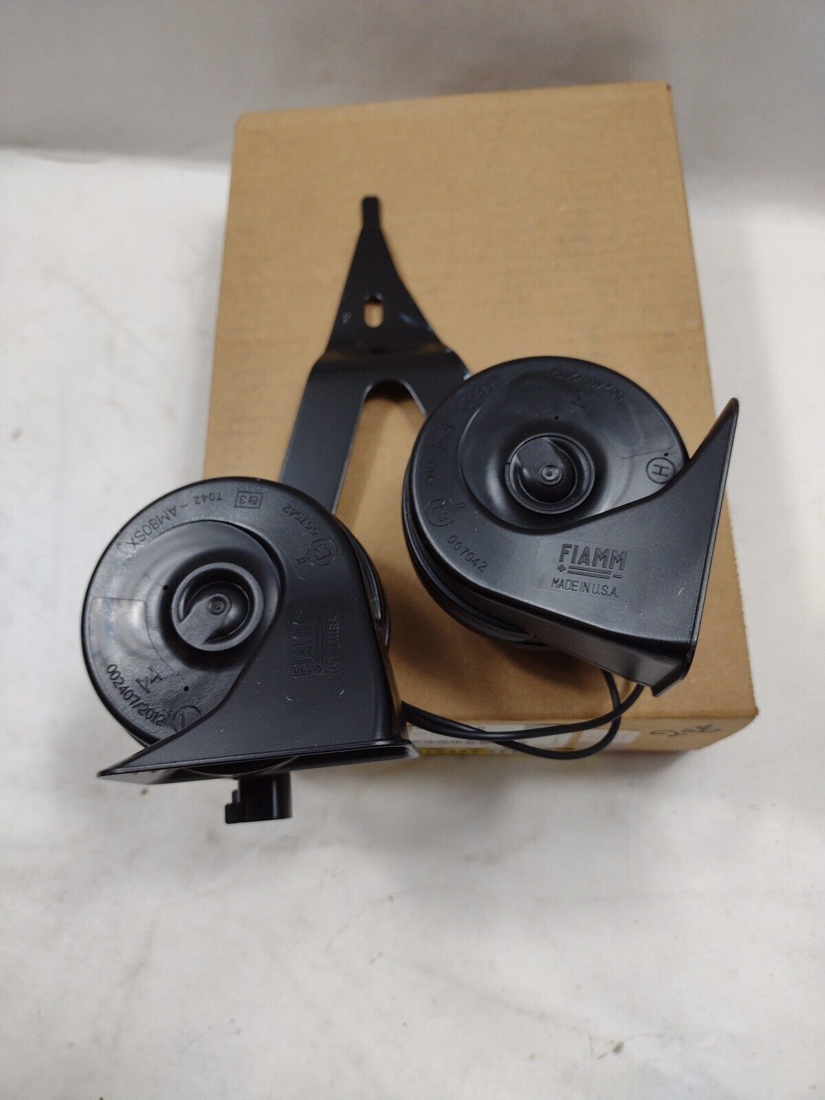 Genuine OEM GM Cadillac Escalade ESV Electrical Horn 2019-2024 84447715