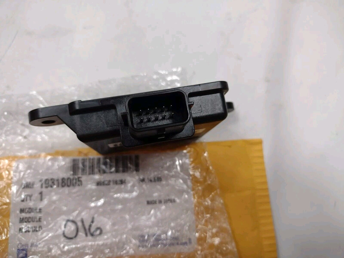 Genuine OEM GM Chevy City Express Right Presence Sensor Module 2015-18 19318005