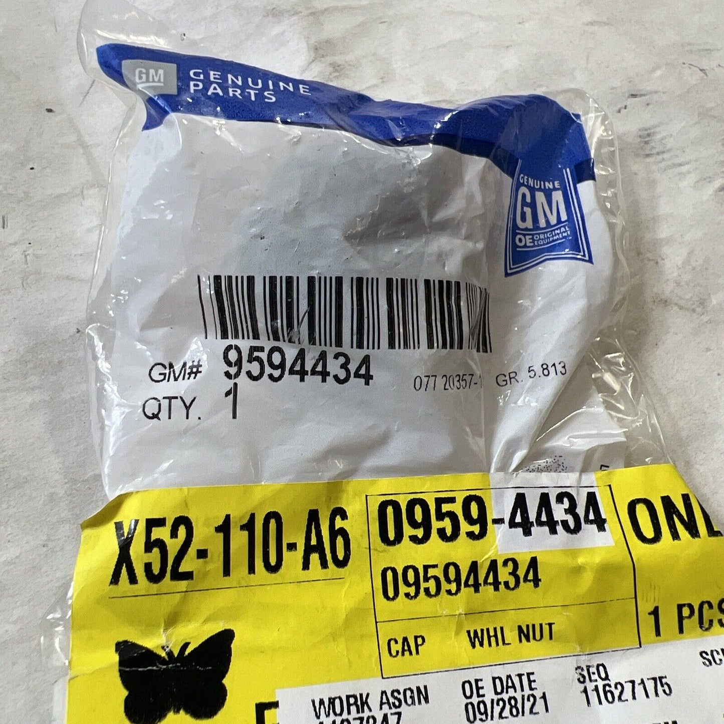 Genuine OEM GM Chevrolet Impala Malibu Equinox Wheel Lug Nut Cap 99-12 9594434