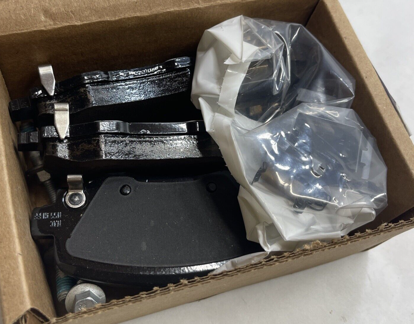 New OEM Genuine Mopar 200 2015-2017 Brake Pads 68225301AD