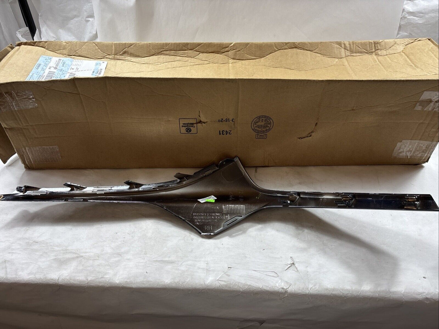 Genuine OEM GM Chevrolet Blazer Upper Grille Molding 2019-2022 42496857