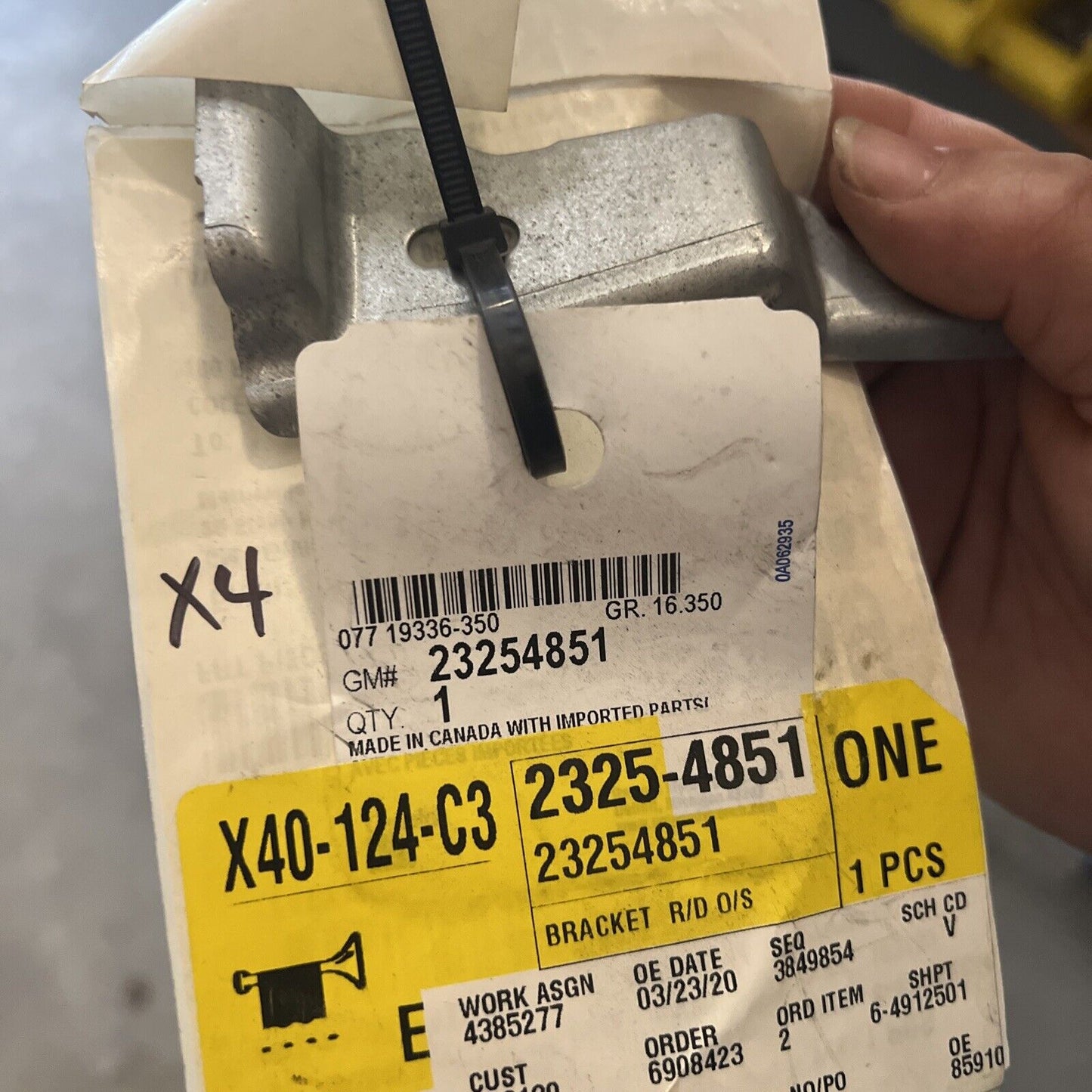 Genuine OEM GM Savana 1500 Rear Door Outside Handle Bracket 1996-2017 23254851