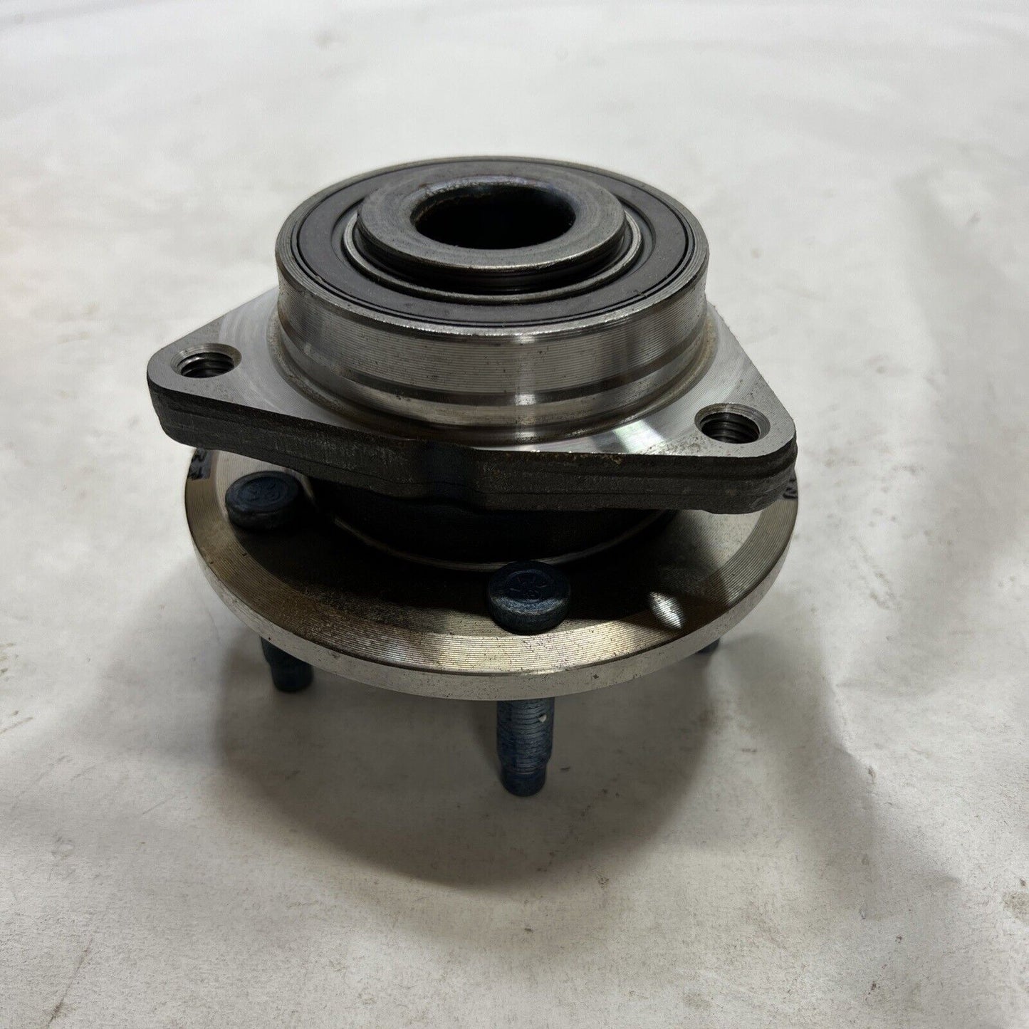 Genuine OEM GM Acdelco Cruze Front Wheel Hub & Bearing Assm 11-16 FW382 13500571