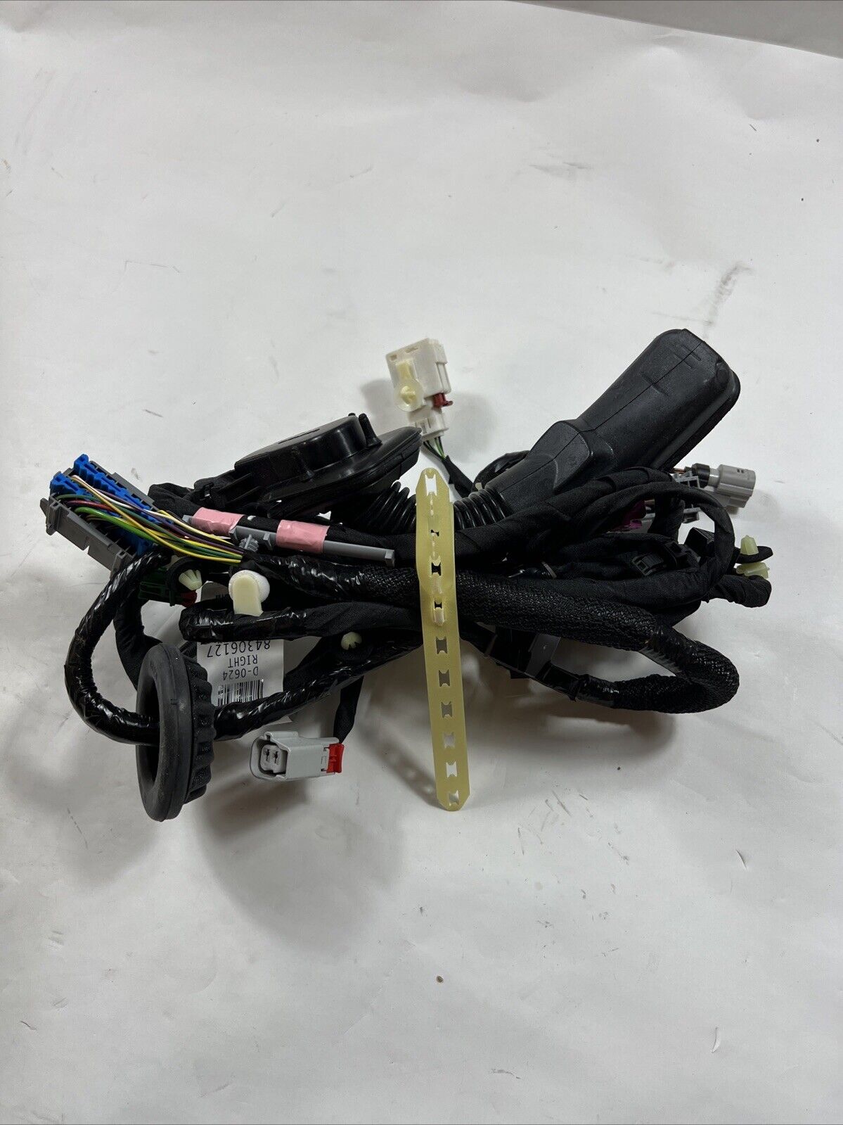NEW Genuine OEM GM Front Passenger Side Door Wiring Harness 84599664