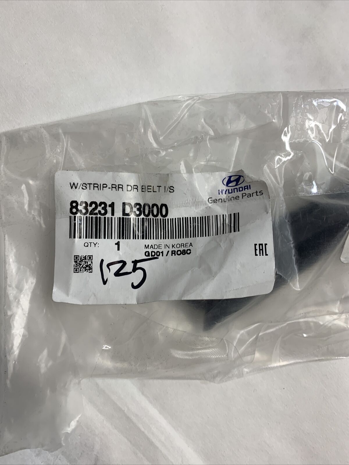 New OEM Hyundai Tucson Rear Left Door Weatherstrip 2015-20 83231-D3000