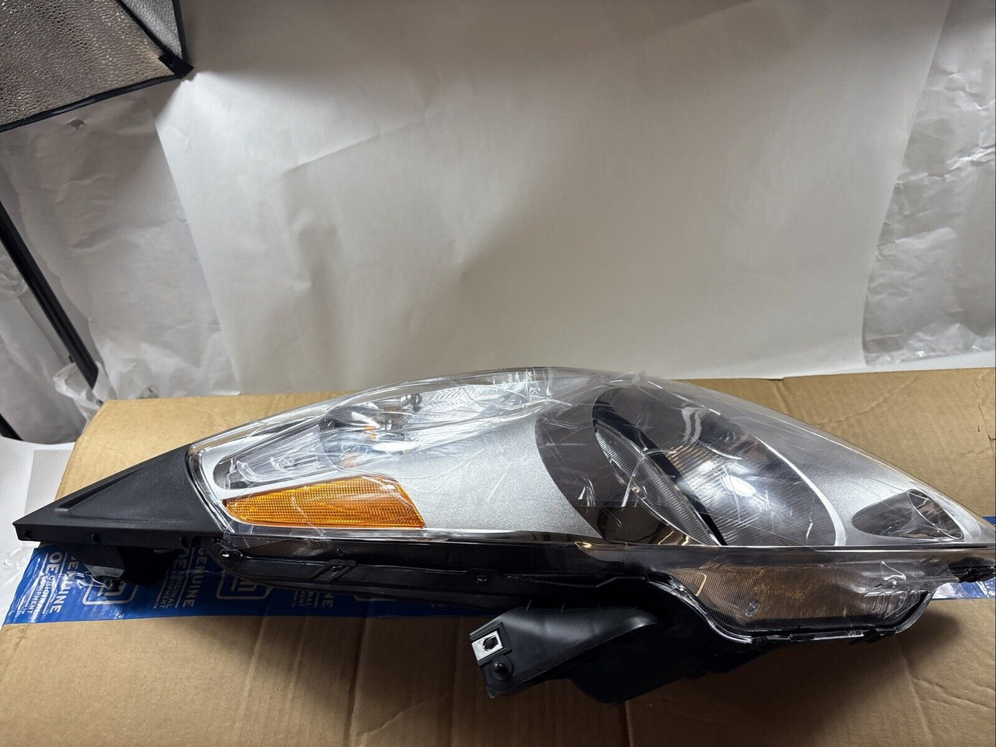 Genuine OEM GM Chevy Spark Passenger Right Headlight 2013-2016 95281469