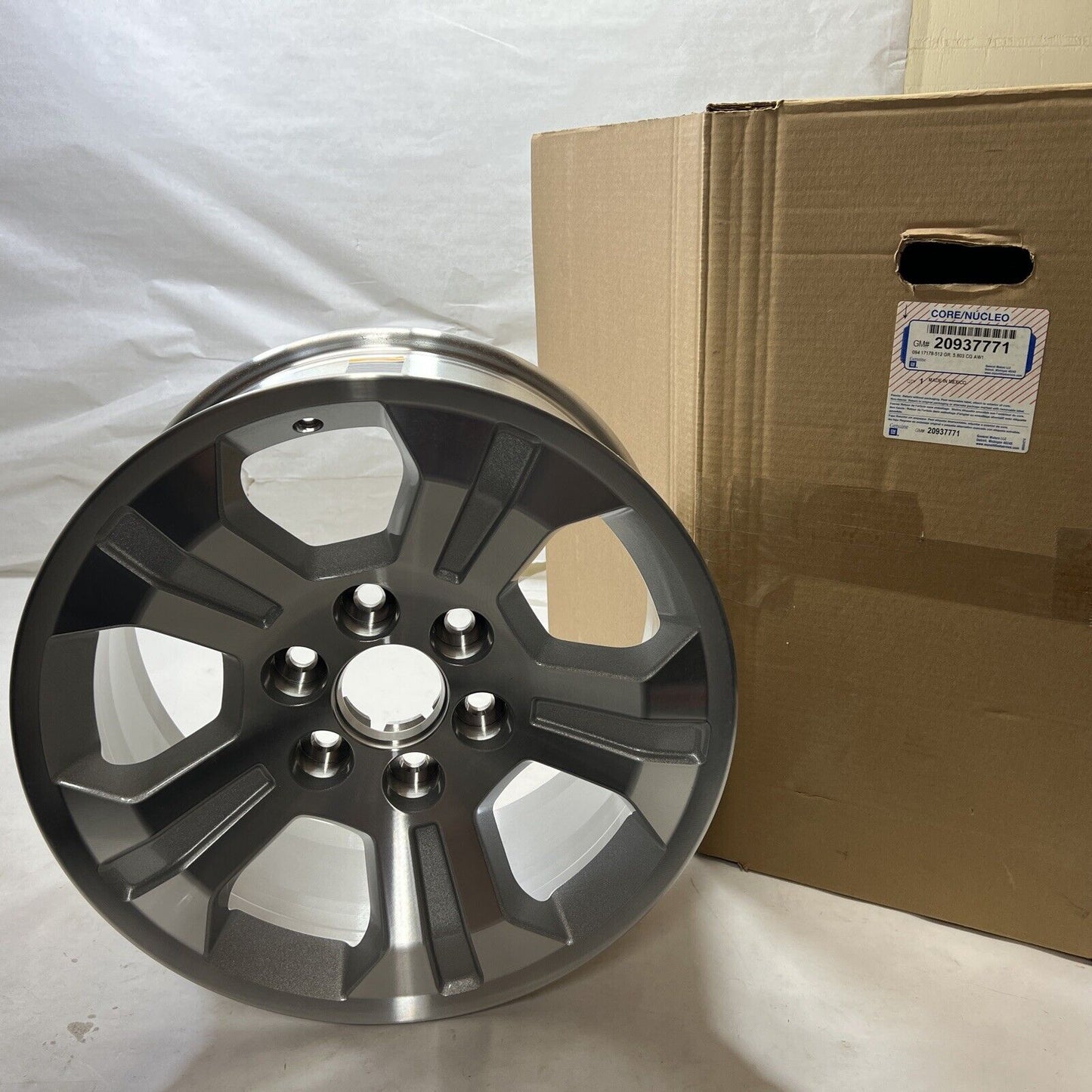 New OEM Genuine GM Chevrolet 2014-2019 18x8.5 Inch Aluminum Wheel 20937771