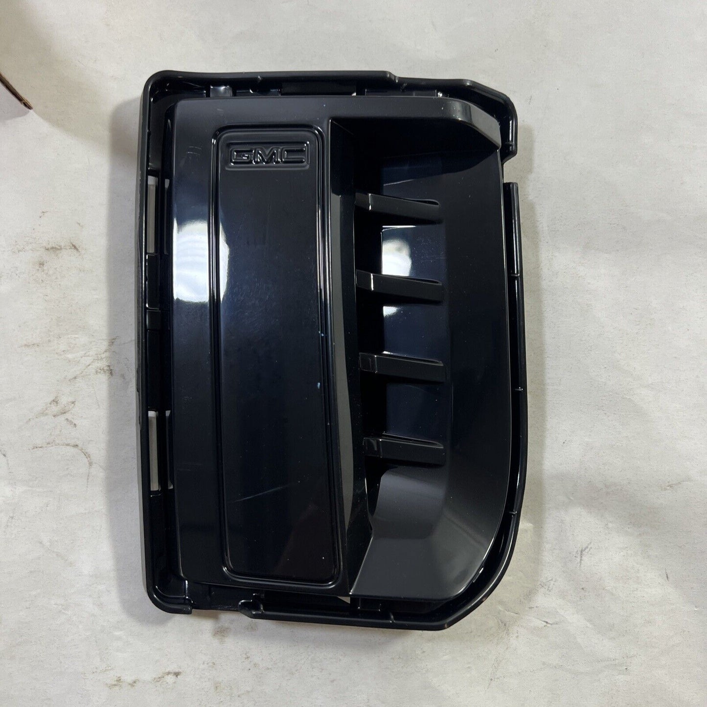 Genuine OEM GM Terrain Right Side Bumper Grille Trim Cover 2016-2017 23372630