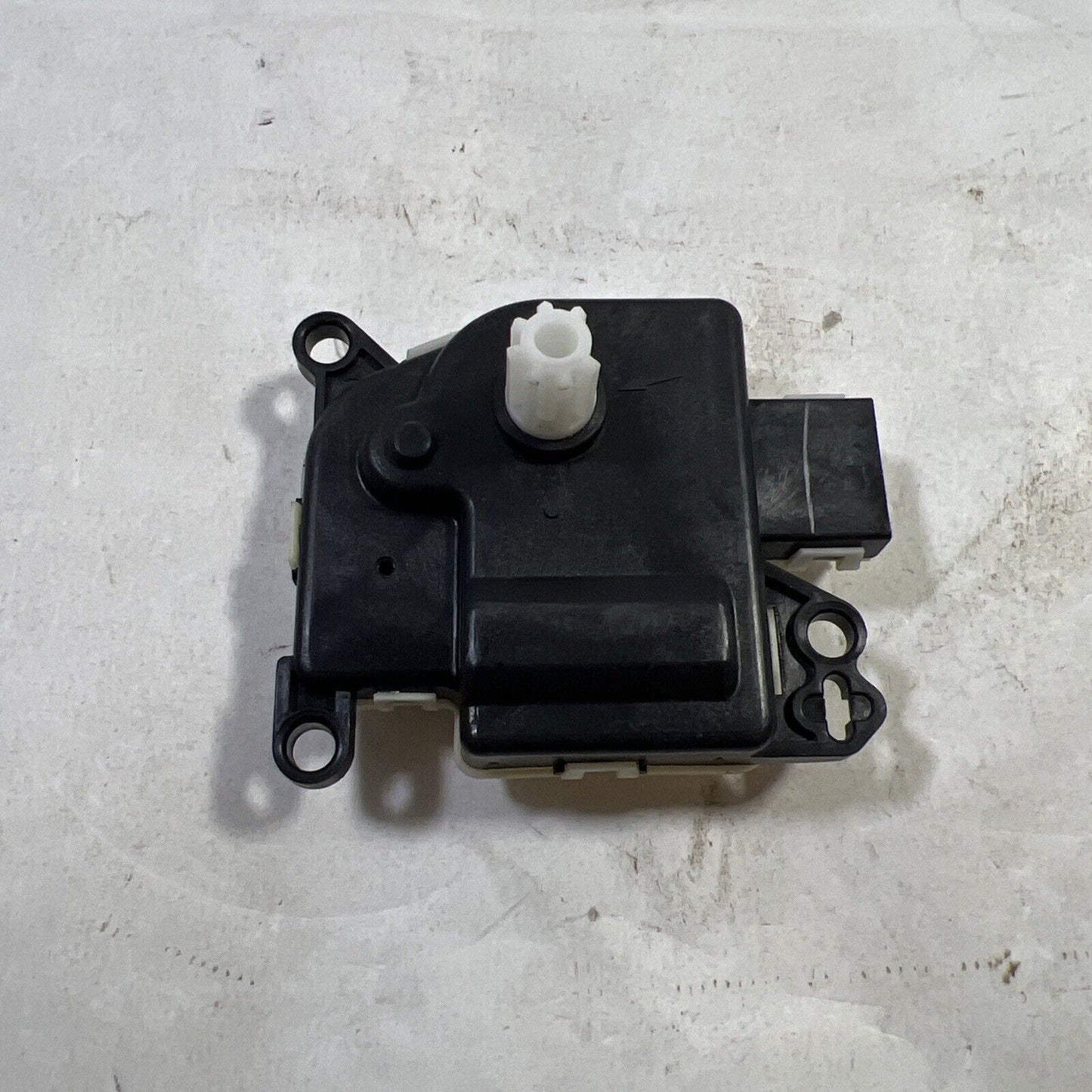 Genuine OEM Ford Escape Vacuum Motor Assembly 2008-2012 Motorcraft YH1890