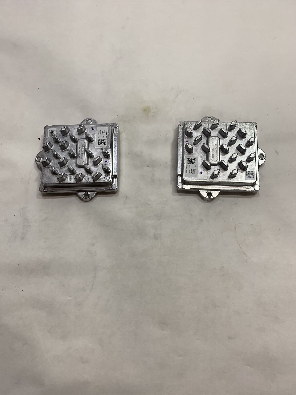 New OEM GM Headlight Module 2 Pack 84551653