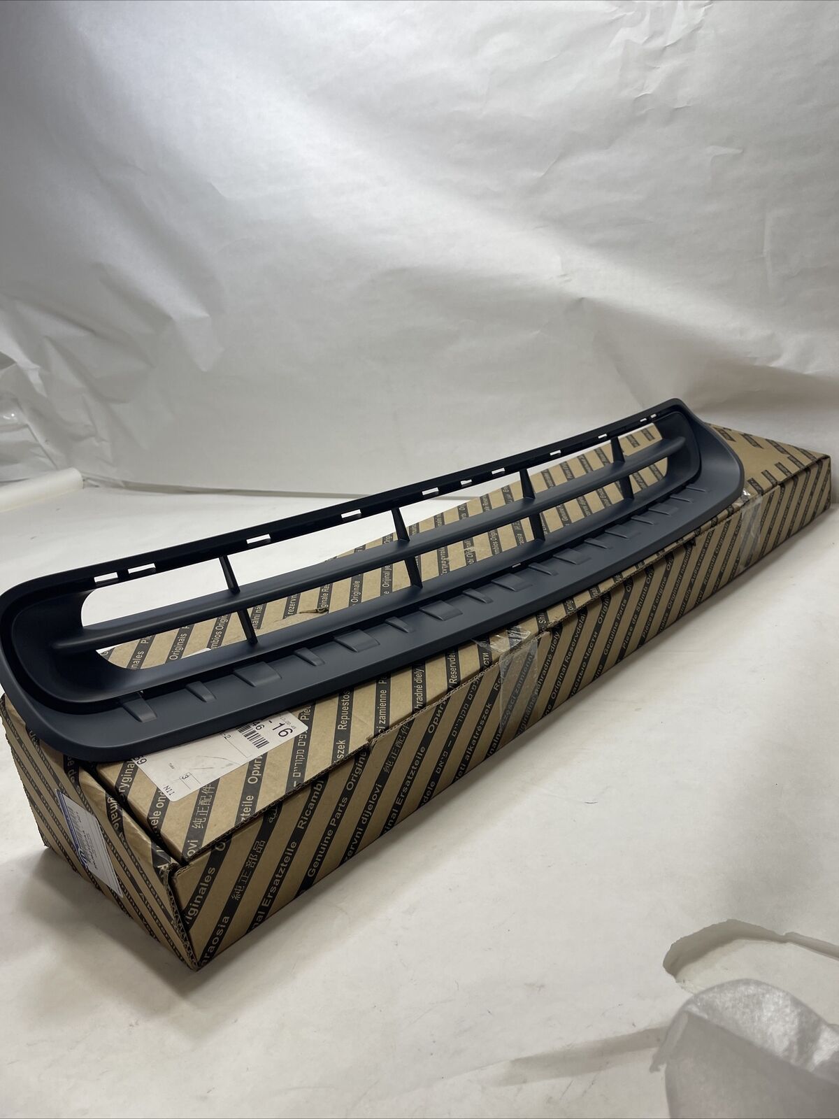 New OEM Genuine Mopar 2014-2017 FIAT 500L Genuine Grille 5RJ62TZZAA