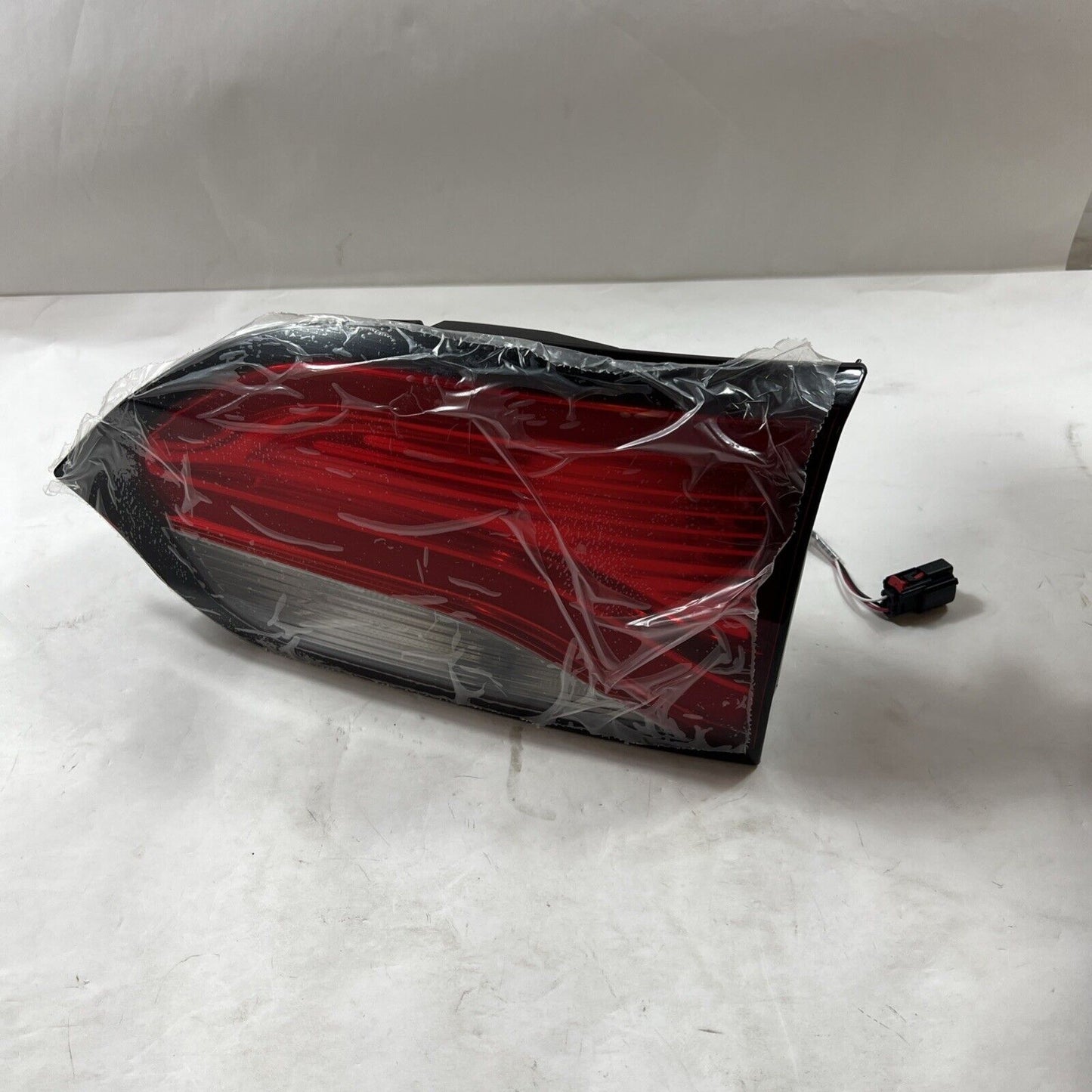 Genuine OEM Mopar Chrysler Pacifica Tail Lamp Right 2017-2020 68228940AF