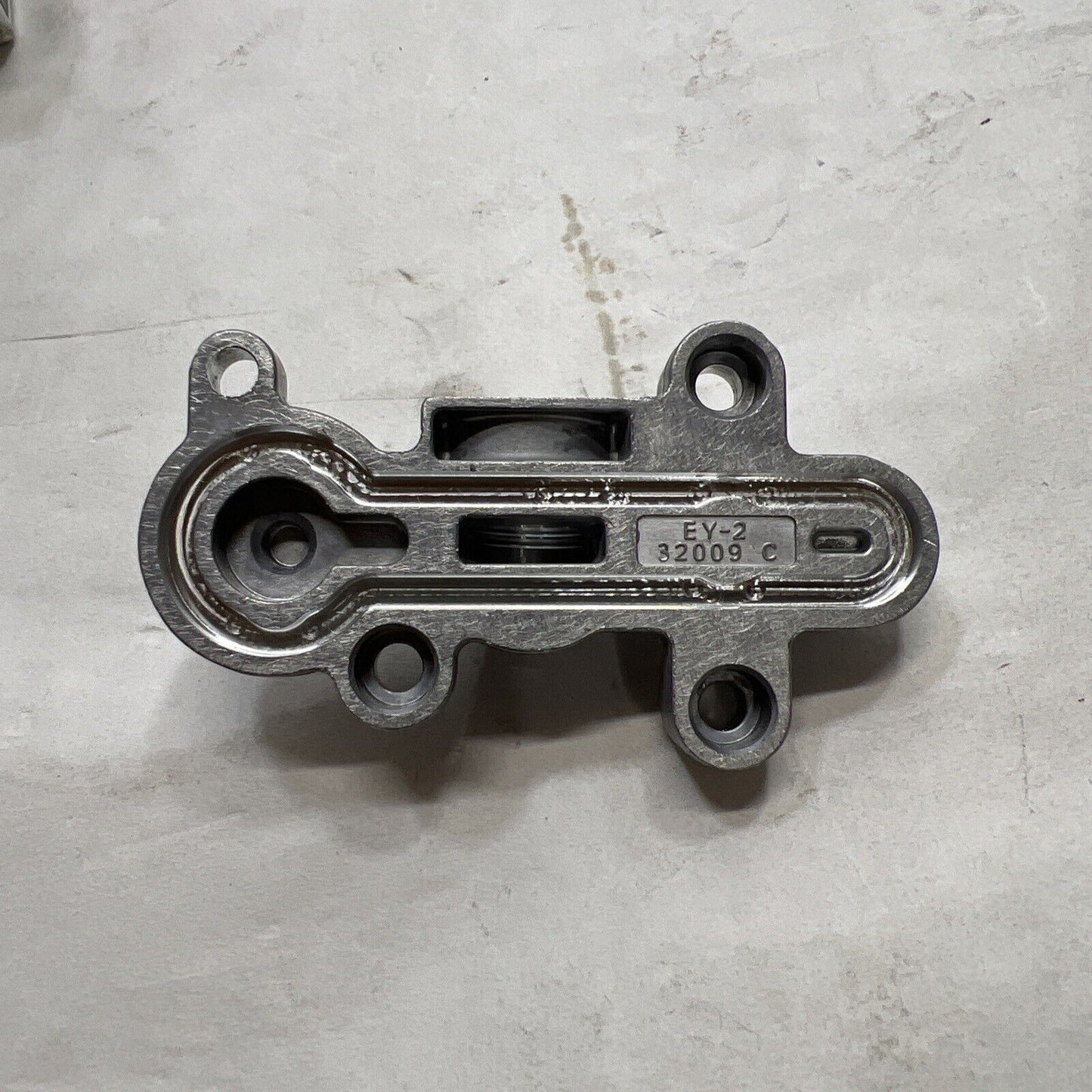 New OEM Genuine Ford Regulator Fuel Pressure Motorcraft CM5193