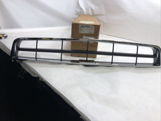 New OEM Genuine GM 08-13 Chevy Tahoe Front Lower Grille 15290978
