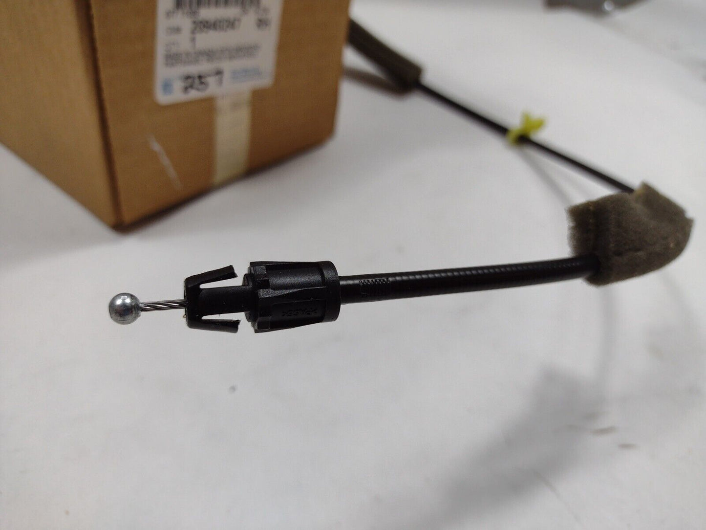 Genuine OEM GM Buick Enclave Door Latch Assembly Front Right 2007-2017 20940247