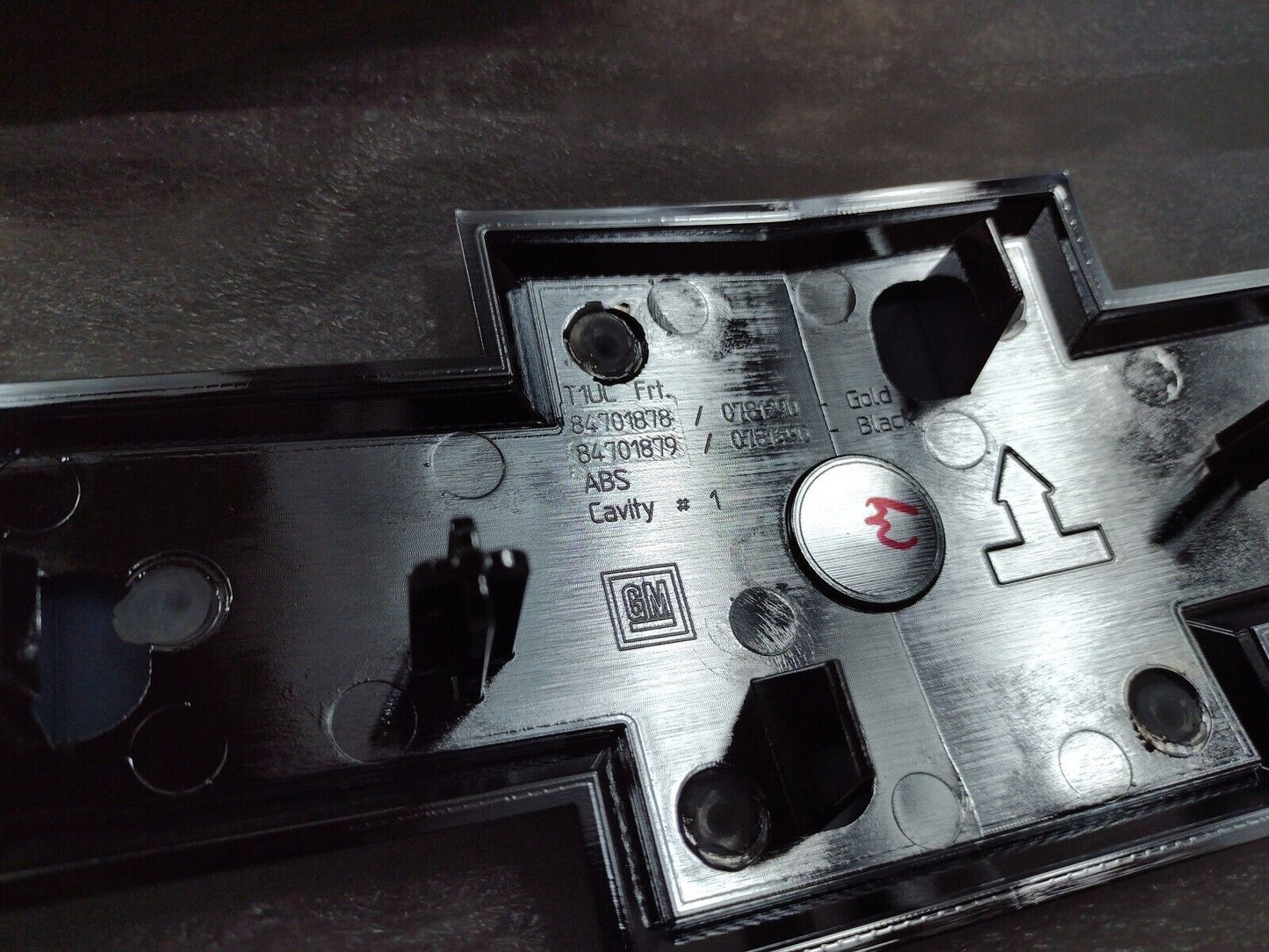 Genuine OEM GM Chevrolet Colorado Exterior Emblem Kit Bow-Tie 2021-2022 84616680