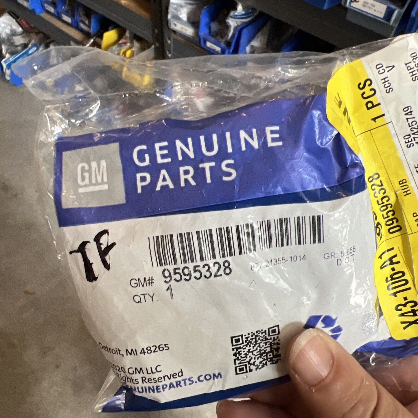 Genuine OEM GM Regal Wheel Center Cap Logo 2011-2015 19259283