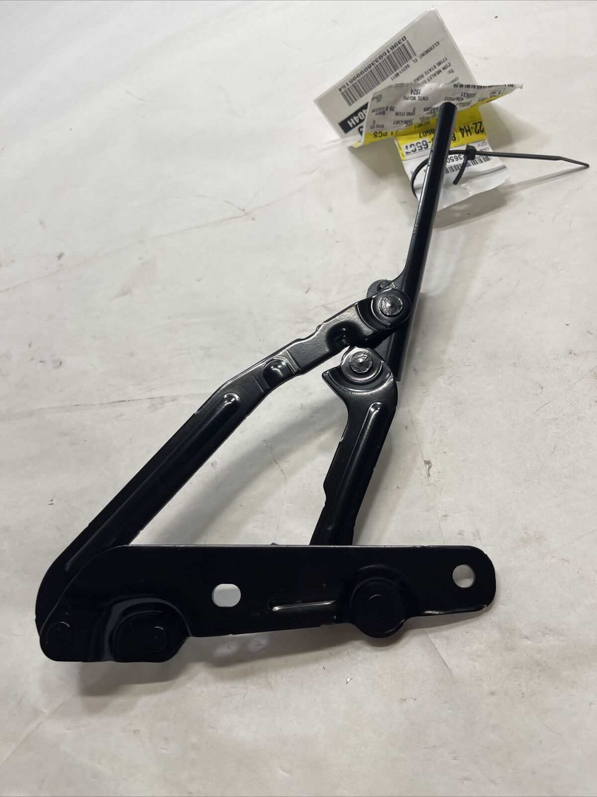 New OEM Genuine GM  Camaro 2016-2023 Passenger Side (RH) Black Hinge 84236507