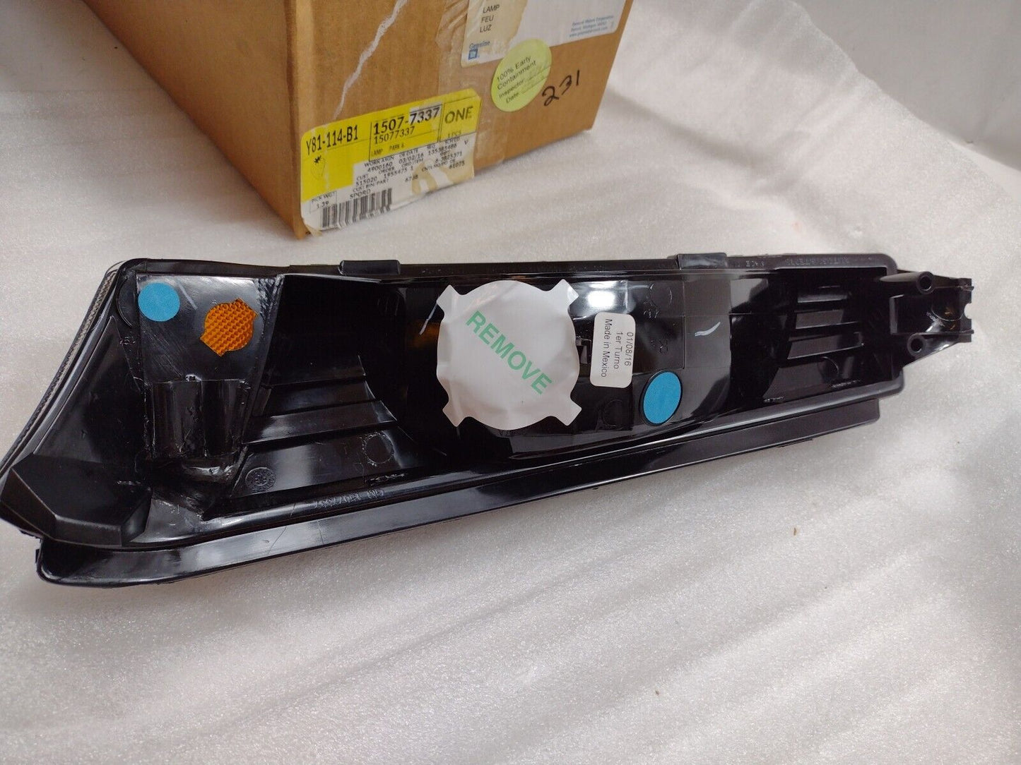 Genuine OEM GM Chevrolet Avalanche 1500 Turn Signal 2002-2006 15077337